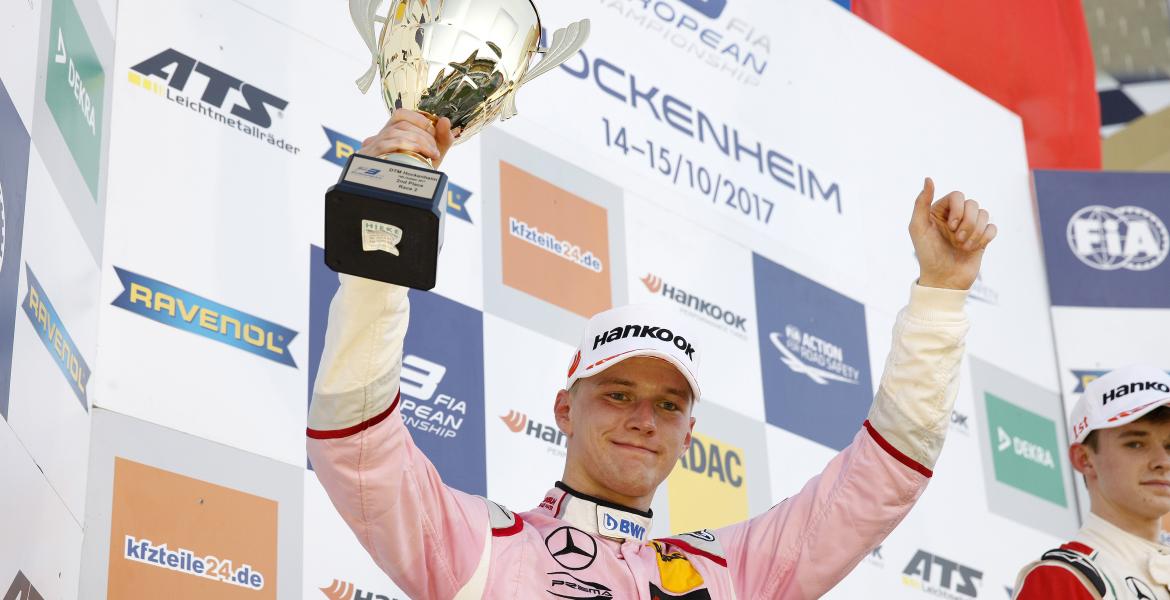 Maxi Günther auf dem Podium der Formel 3
