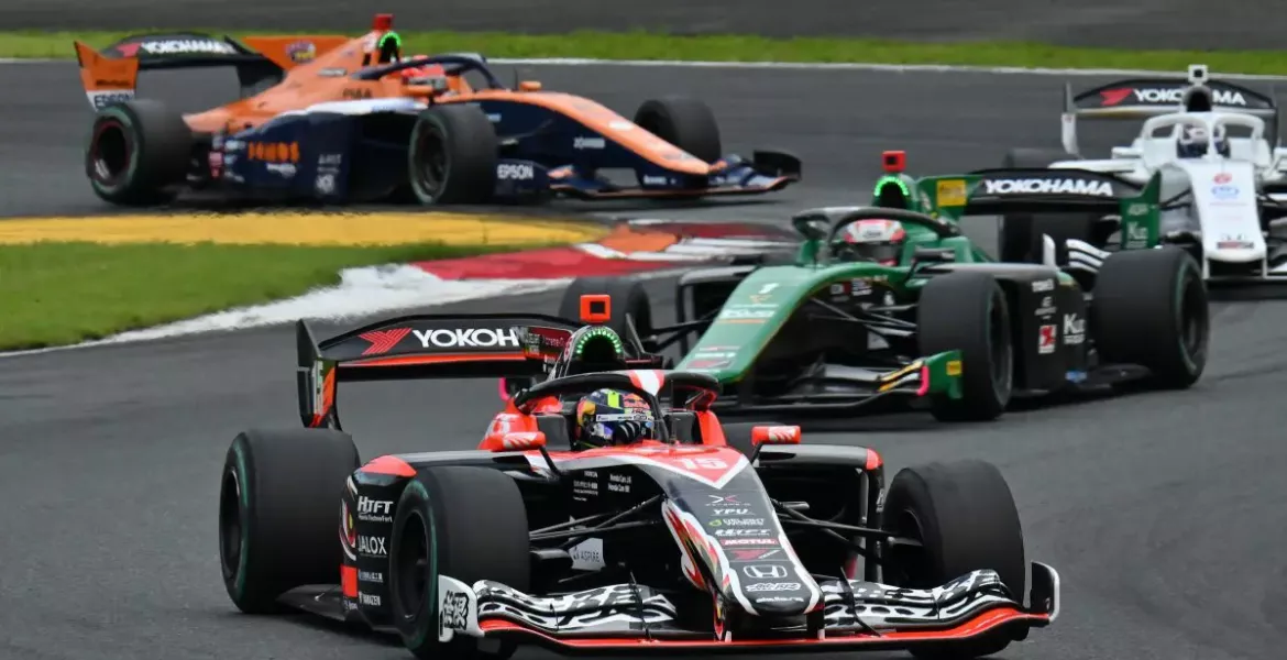 Super Formula Fuji 2025: Iwasa vor Tsuboi