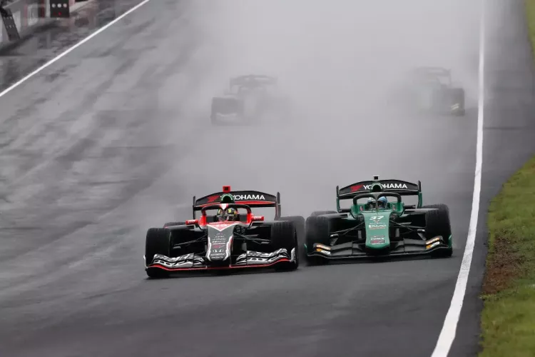 Super Formula Sugo 2025: Iwasa und Fenestraz